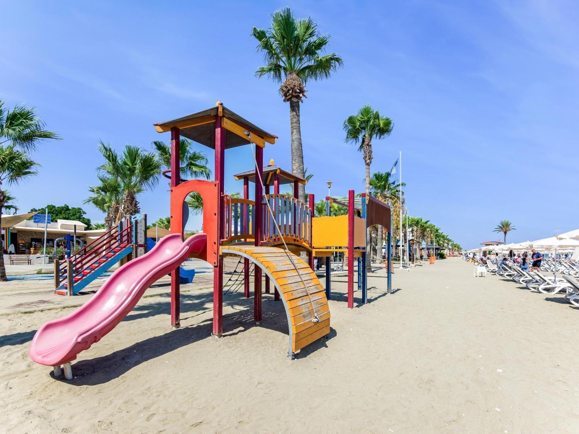 Sanders Gaia - Bright Two-Bedroom Apartment With Sea View Larnaca Ngoại thất bức ảnh
