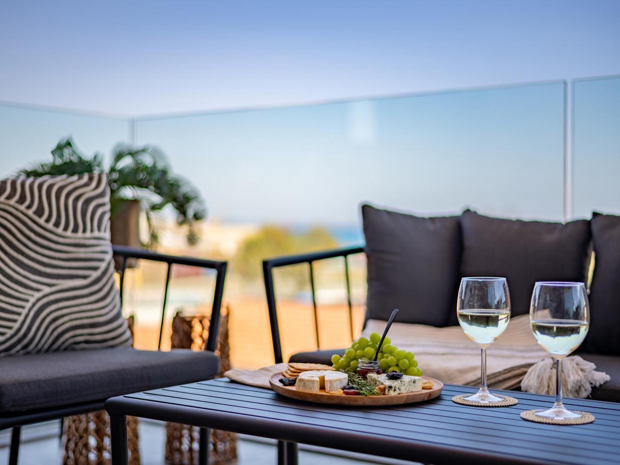Sanders Gaia - Bright Two-Bedroom Apartment With Sea View Larnaca Ngoại thất bức ảnh